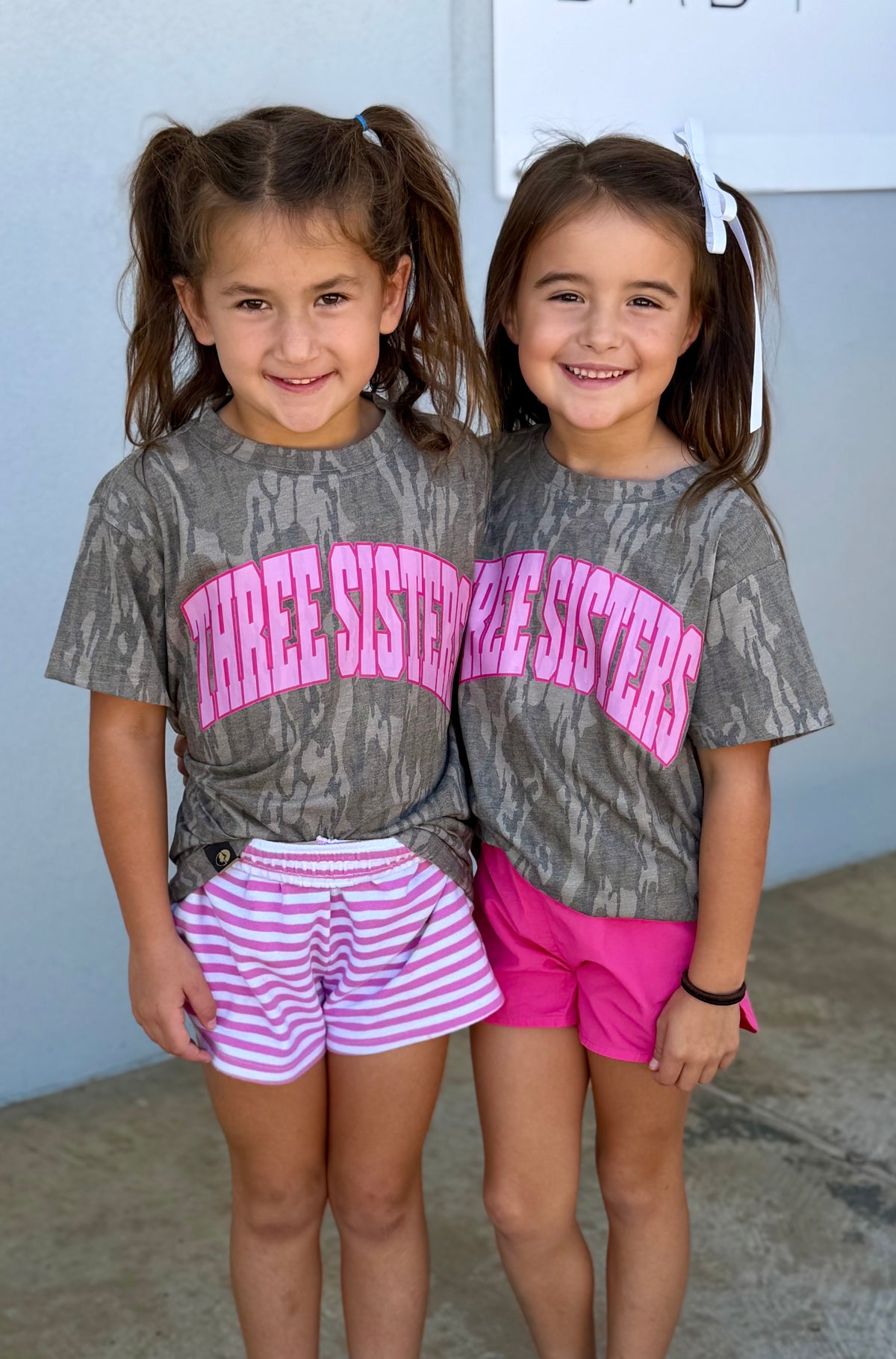 Mossy Oak Logo Tee W Pink Writing