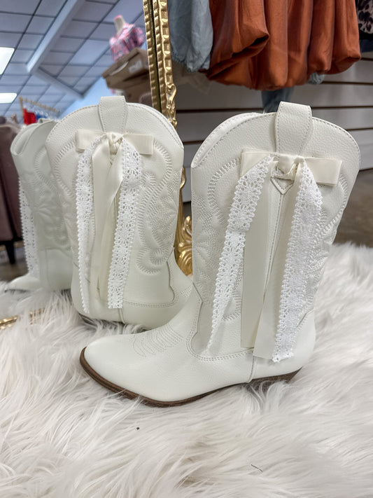 White Papatya Ribbon Boots