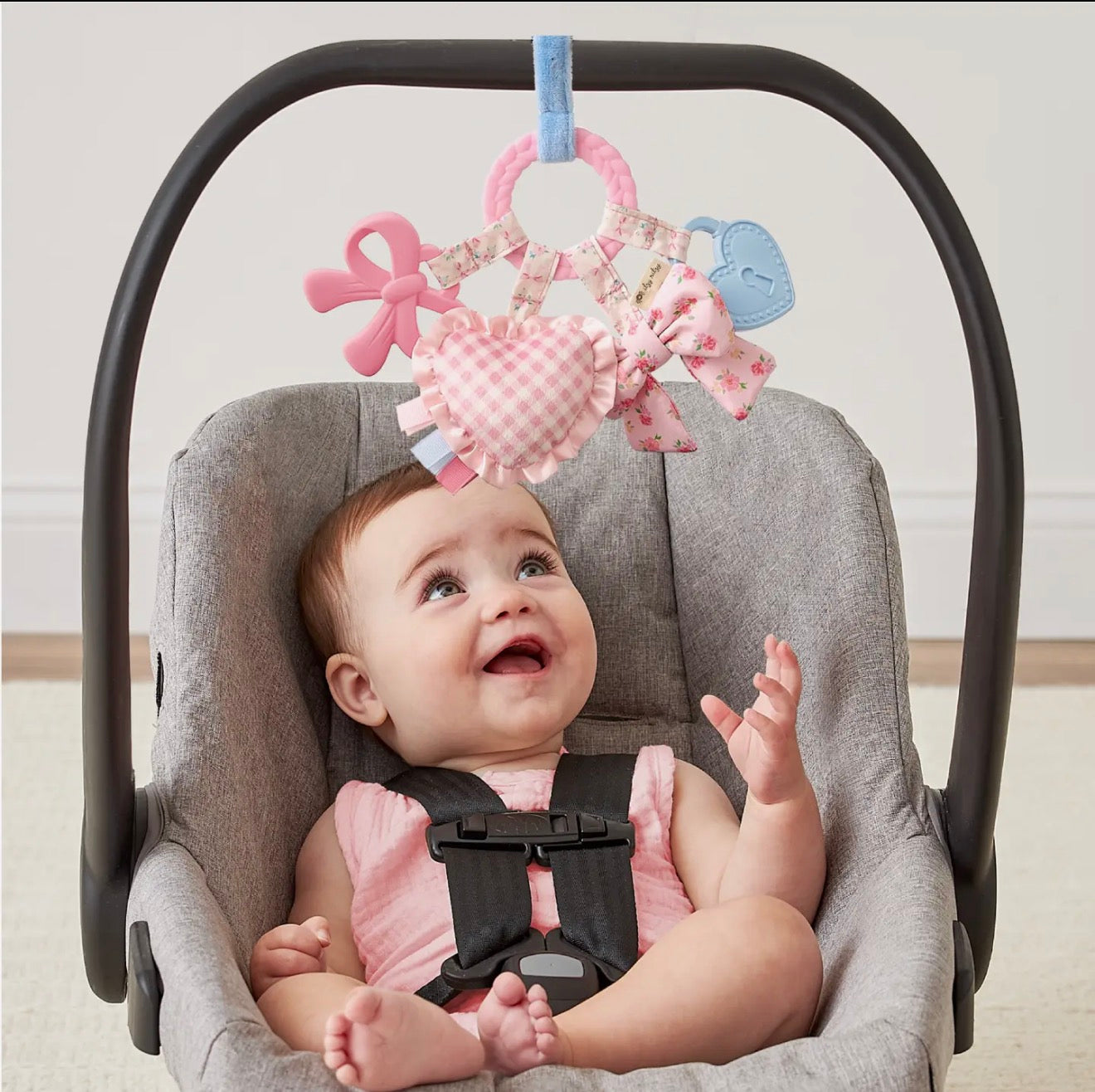 Bow Bitzy Busy Ring