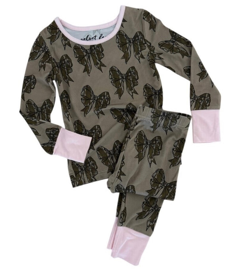 Bamboo Two Piece Pajama Set, Mossy Oak Bows