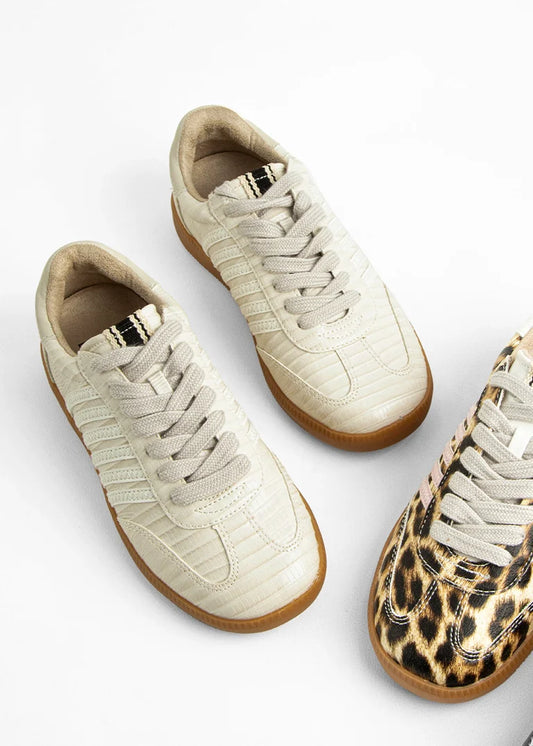 Stevie Sneakers, Bone Lizard